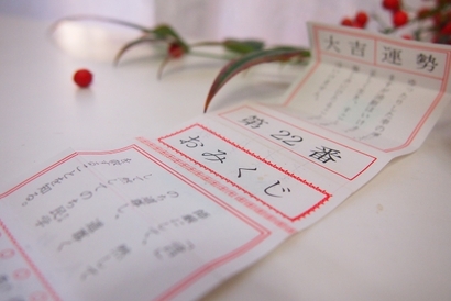 初詣に関わる素朴な疑問。おみくじはどれがよい? ひいた後はどうする?
